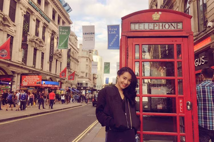  Hot Face sao Việt 24h: Nhã Phương đăng tải hình ảnh rạng rỡ kèm chú thích: "Lạc lối ở Anh Quốc".