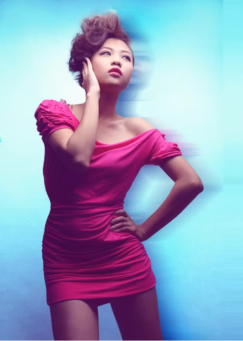 Ngoài công việc ca hát, người đẹp xứ Lạng còn từng làm VJ cho một chương trình ca nhạc. Ảnh: Bưu điện Việt Nam