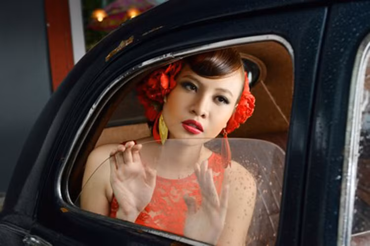 Sau khi tốt nghiệp khoa thanh nhạc trường ĐH Văn hóa Nghệ thuật Quân đội (Hà Nội) vào tháng 9/2010, Đàm Thu Trang vào Sài Gòn lập nghiệp và theo đuổi con đường ca hát. Ảnh: NVCC