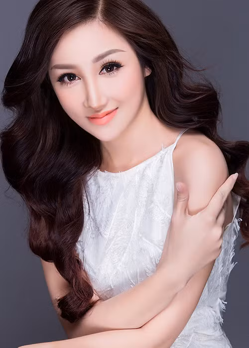 Mặc dù hạn chế về chiều cao (1m68) nhưng Nguyễn Thanh Vy đến từ Nha Trang lại sở hữu gương mặt hài hòa, thanh tú.