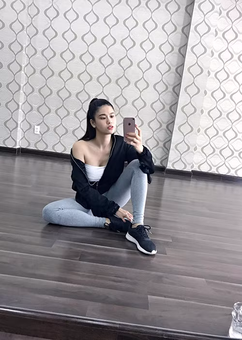 Trương Quỳnh Anh gợi cảm trên sàn tập.