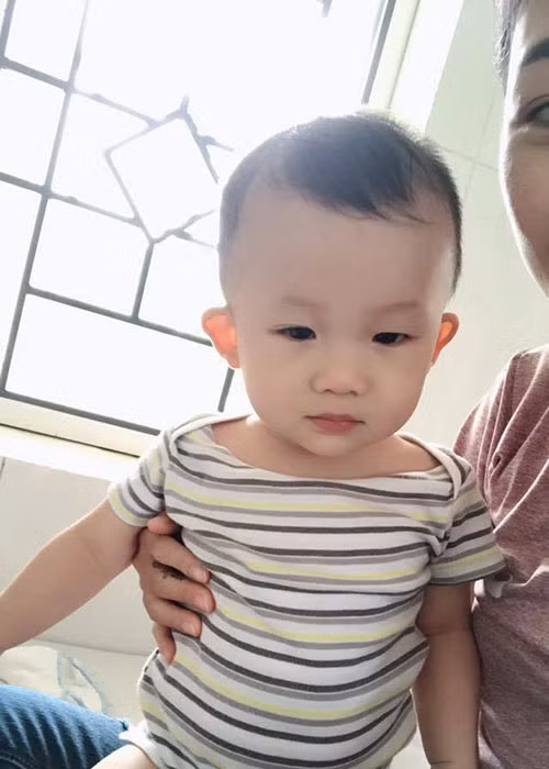 Bé Dương Đông Hải được khen ngợi sở hữu làn da trắng trẻo.