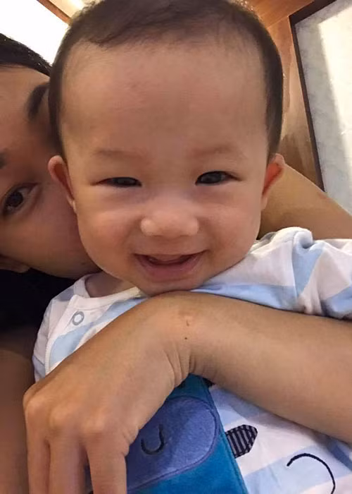 Nhóc tì nhà Hiệp Gà được nhiều cư dân mạng yêu mến bởi vẻ đáng yêu.