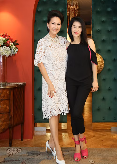 Thu Phương gặp gỡ bạn bè nhân dịp cô về Việt Nam tham dự các đêm nhạc. Ở Mỹ, thi thoảng, Thu Phương và Diễm My vẫn gặp nhau.