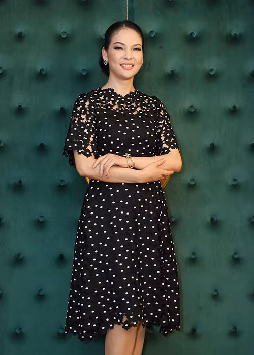 Mặc dù đã ở độ tuổi U60 nhưng Thủy Hương vẫn giữ được nhan sắc đáng ghen tị với vóc dáng thon gọn.