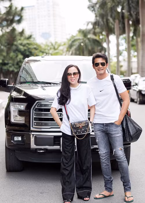 Chuyện tình cảm của Quách Ngọc Ngoan và Phượng Chanel hiện đã bớt ồn ào. Trong lúc Quách Ngọc Ngoan đang hạnh phúc bên bạn gái doanh nhân thì Lê Phương cũng đã tìm được nửa kia của mình. Ảnh: FBNV