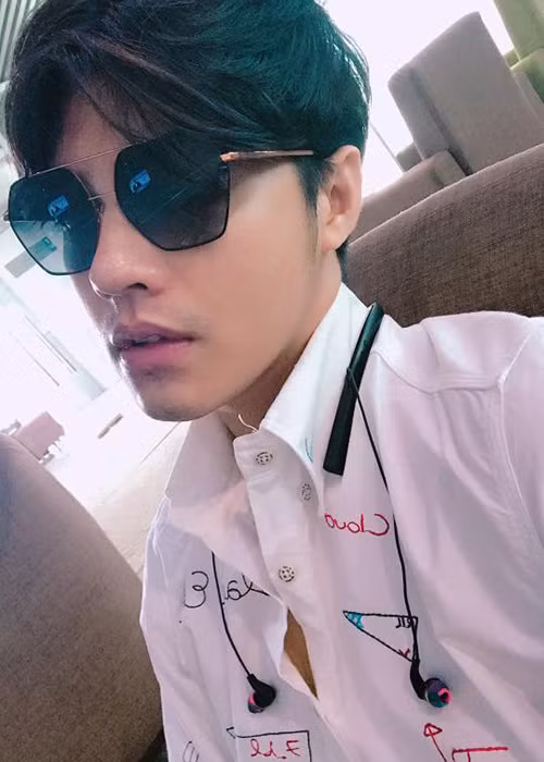 Noo Phước Thịnh được Mai Phương Thúy và Hồ Ngọc Hà khen đẹp trai khi đăng tải hình ảnh trên trang cá nhân kèm chú thích: "Chạm khẽ tim anh một chút thôi".