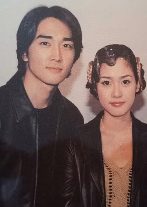 Trước Lưu Diệc Phi, nam diễn viên phim “Trái tim mùa thu” từng công khai hẹn hò với nữ diễn viên Sung Yu Ri vào năm 2002 sau khi hợp tác chung trong show trình diễn áo cưới. Tuy nhiên, đến đầu năm 2003, cả hai đã chia tay. Ảnh: Khám phá