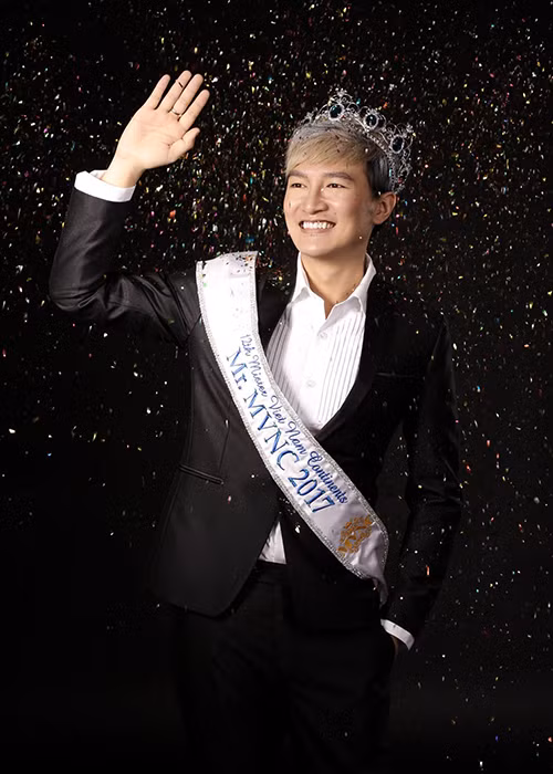 Nhiều người cho rằng Hữu Tiến sở hữu nhan sắc không hề nổi bật. Ngoài ra, anh còn vướng nghi vấn đã dao kéo. Ảnh: FBNV