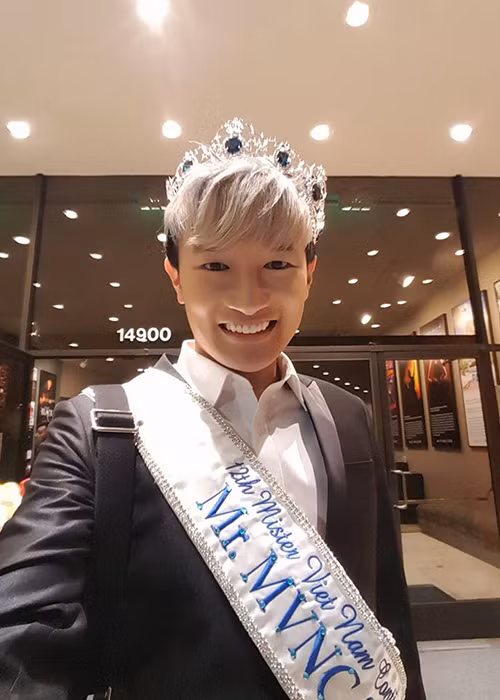 Ngoài danh hiệu nam vương, Hữu Tiến còn giành giải thưởng Tài năng ca hát nhạc trữ tình. Ảnh: FBNV