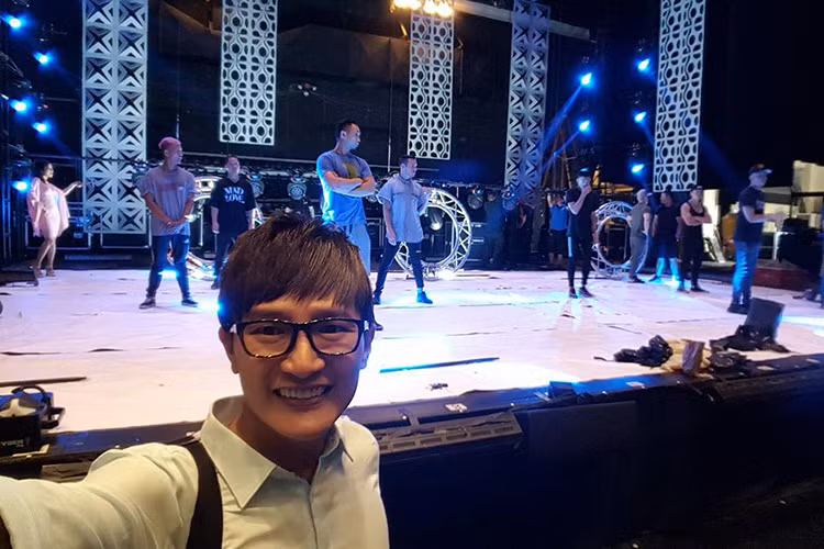 Chia sẻ với Thanh Niên, Hữu Tiến cho hay trước kia anh chưa biết làm đẹp nhưng giờ đã có stylist nên biết chăm chút ngoại hình hơn. Ảnh: FBNV