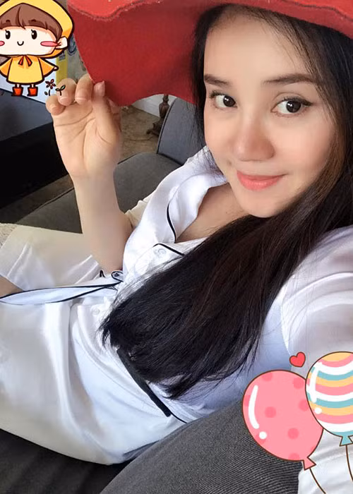 Vy Oanh tươi tắn sau 10 ngày sinh con gái thứ 2 ở Mỹ.