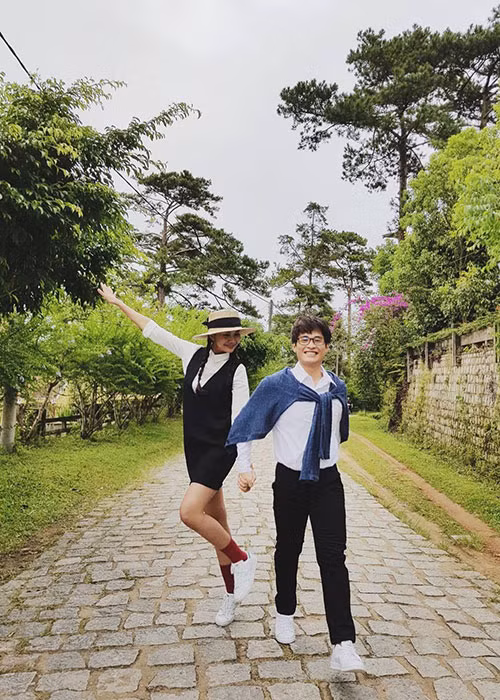 Siêu mẫu Thanh Hằng khoe khoảnh khắc nhí nhảnh với Hà Anh Tuấn.