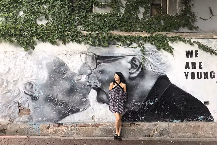 Hạ Vi thả thính: "Vì chúng mình đang trẻ cho nên hãy yêu nhau tới già".