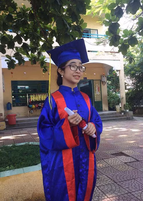 Tháng 5/2017, Hồng Minh hoàn thành năm học lớp 5. Hiện tại, cô bé tóc mây đang chuẩn bị bước sang năm học mới.