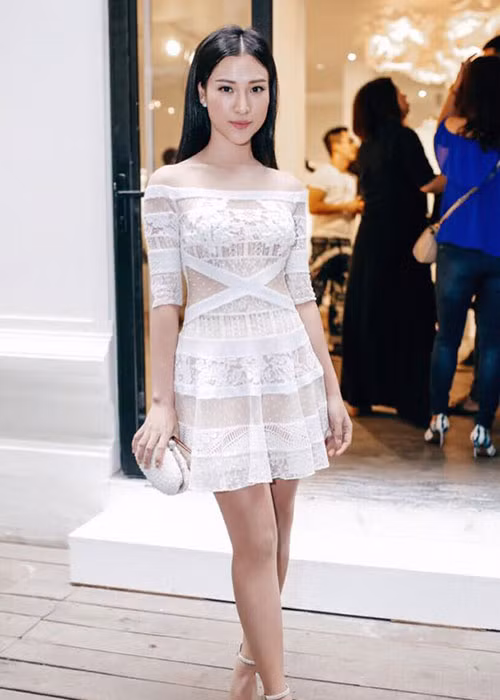 Chia tay bạn trai đã gắn bó được 3 năm, Hoàng Oanh vẫn miệt mài làm công việc dẫn chương trìnhh với hình ảnh rạng rỡ, quyến rũ hơn. Ảnh: FBNV