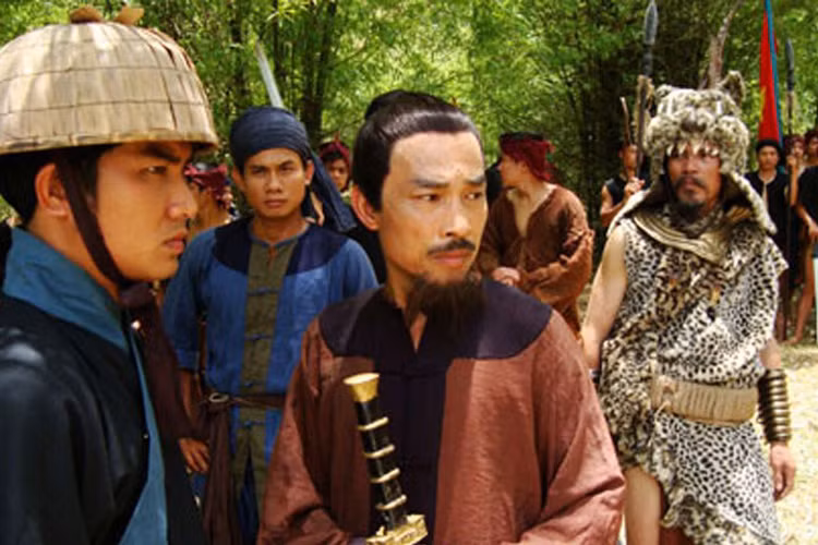 Năm 2013, Chu Hùng "Người phán xử" đóng vai Quách Bốc trong bộ phim truyền hình “Thái sư Trần Thủ Độ”. Bộ phim được đầu tư kinh phí thực hiện mừng Đại lễ 1000 năm Thăng Long. Ảnh: Internet