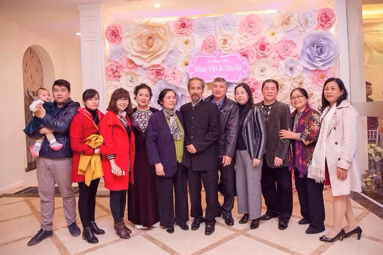 Mới đây, nghệ sĩ Chu Hùng "Người phán xử" vừa lên Facebook cầu cứu vì sống trong cảnh không có điện nước trong nhiều năm. Ảnh: FBNV