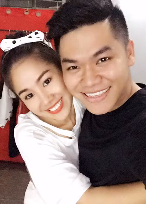 Lê Phương cho biết, Trung Kiên là người đàn ông đầu tiên mang lại cho cô cảm giác được bảo vệ và hoàn toàn tin tưởng. Cô vô cùng hạnh phúc khi có thể chia sẻ tất cả mọi chuyện với bạn trai.