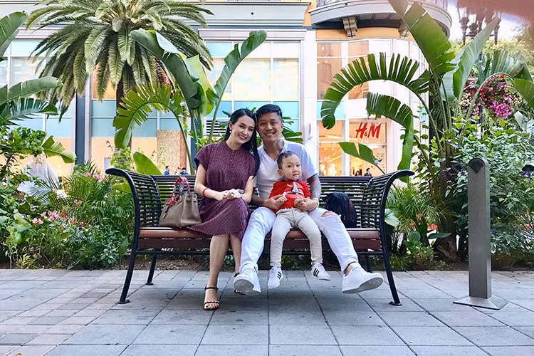 Tuấn Hưng hiện có tổ ấm hạnh phúc bên người vợ xinh đẹp, giỏi giang và hai con, đủ nếp đủ tẻ. Ảnh: FBNV