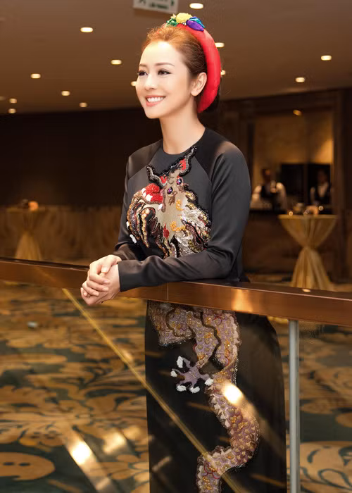 Là bà mẹ 3 con nhưng Hoa hậu châu Á tại Mỹ 2006 vẫn rất trẻ trung và quyến rũ.