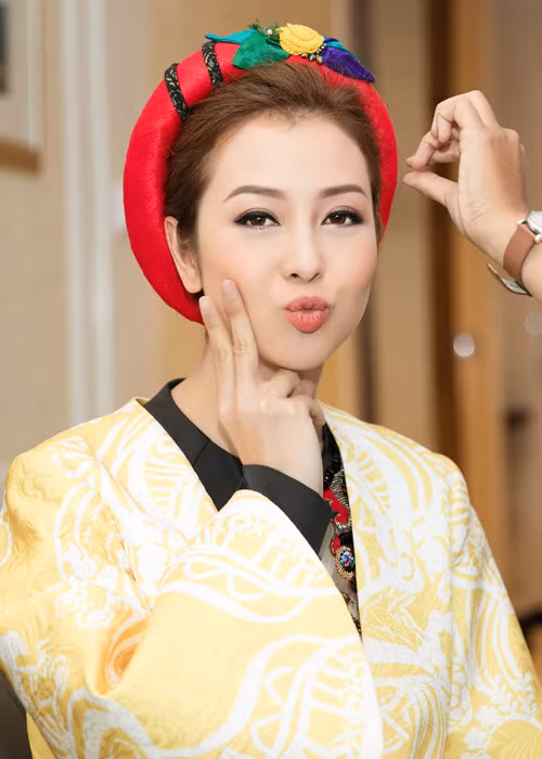 Sau sự kiện ở Sài Gòn, Jennifer Phạm vội vã bắt chuyến bay trở về Hà Nội để sớm về với các con.