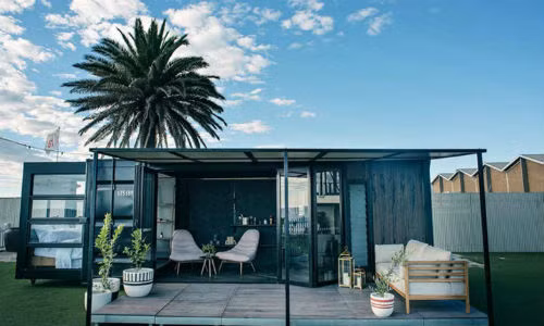 Kham pha khach san container dep ngat ngay ben bo bien