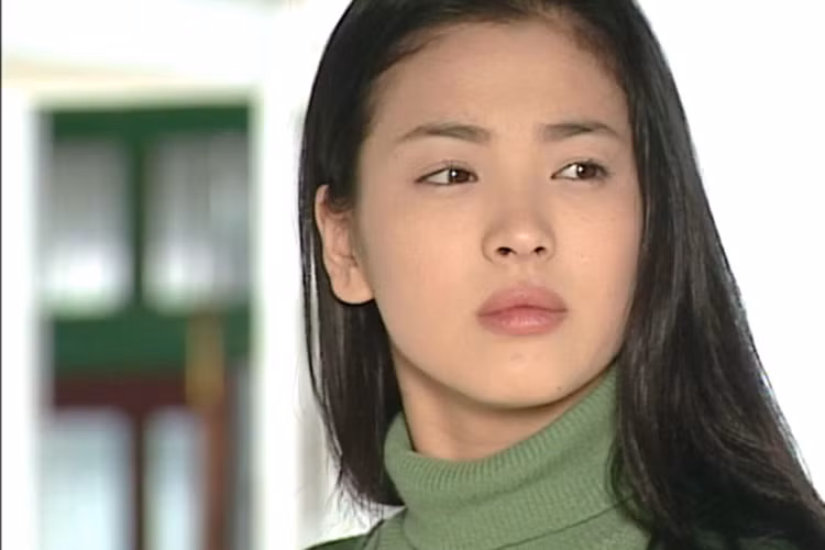 Hình ảnh Song Hye Kyo hồi đóng “Trái tim mùa thu” năm 2000. Lúc này, cô để lại ấn tượng vô cùng sâu đậm bởi vẻ đẹp thánh thiện và ánh mắt đượm buồn. Ảnh: internet