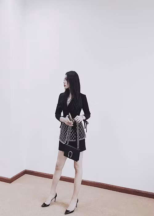 Hoa hậu Kỳ Duyên mong mỗi ngày đều bình yên để làm việc hiệu quả là một trong những tin tức sao Việt trong ngày.