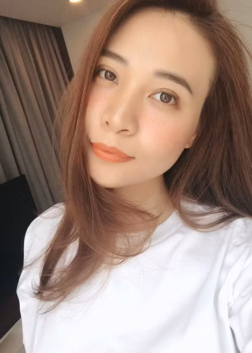 Nữ ca sĩ Đàm Thu Trang - tình mới tin đồn của Cường Đô-la khoe ảnh rạng rỡ đồng thời viết: "When you miss someone" (Tạm dịch: Khi bạn nhớ ai đó).