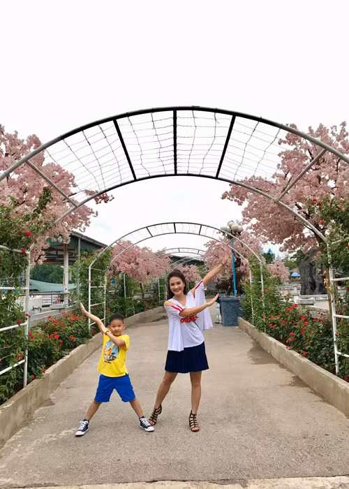 Giữa tin đồn thả thính Việt Anh và từng tìm cách thân mật với Lâm Minh Thắng hồi đóng phim "Người chồng điên" vào năm 2014, Bảo Thanh vẫn chưa có phát ngôn chính thức nào. Ảnh: FBNV