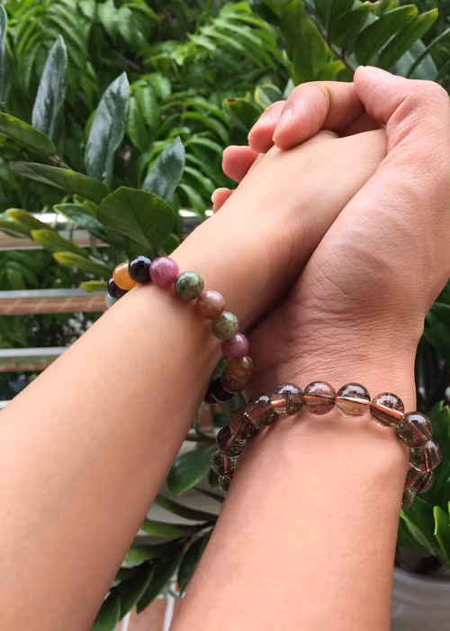 Khi ở giữa tâm bão đời tư, chia sẻ hình ảnh nắm tay chồng, Bảo Thanh khẳng định: "Gia đình là điều quan trọng nhất còn những thứ khác có hay không có không quan trọng". Ảnh: FBNV