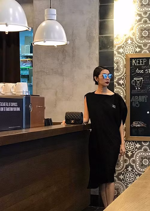 Siêu mẫu Xuân Lan thử sức với vai trò diễn giả. "Vai trò của em càng ngày càng khác lạ hơn rồi. Nhưng em thích là người truyền cảm hứng cho nhiều người trở nên hoàn thiện hơn từ tinh thần đến sắc vóc", cô chia sẻ.