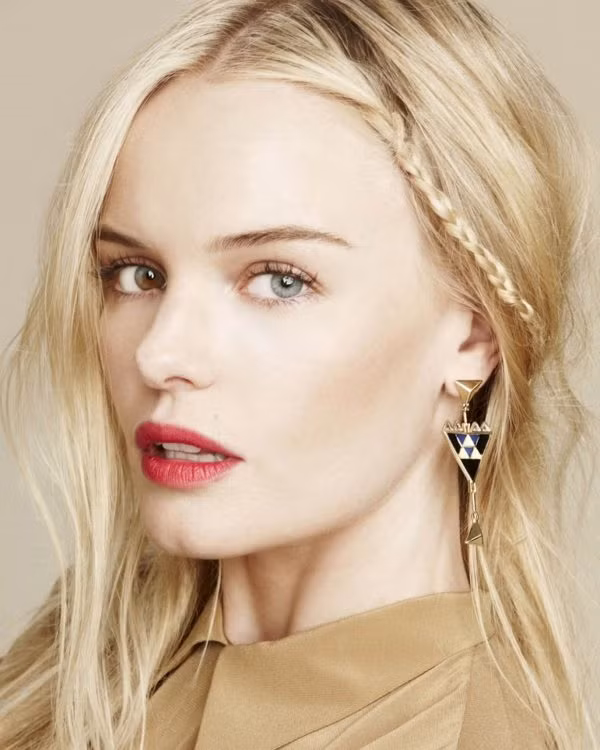 Kate Bosworth rửa mặt hai lần mỗi sáng và tối bằng một loại sữa rửa mặt có nguồn gốc thảo mộc. Sau đó cô cũng dùng kem dưỡng ẩm có cùng thương hiệu với mong muốn tạo ra hiệu quả làm sạch và dưỡng da cao nhất với các sản phẩm cao cấp có chung nguồn gốc.