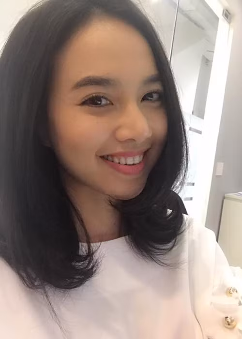 Đinh Ngọc Diệp khoe ảnh rạng rỡ đồng thời gửi lời đến ông xã Victor Vũ: "Bị leo cây còn gặp mưa".