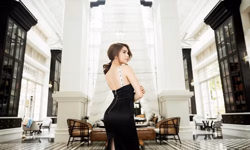 Ngắm hình ảnh Ngọc Trinh tạo dáng khiến nhiều người khó có thể rời mắt.