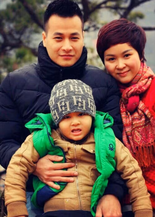 Anh Đức cảm thấy hài lòng với cuộc sống hiện tại bên người vợ tần tảo và 2 con kháu khỉnh. Ảnh: Phụ nữ Việt Nam