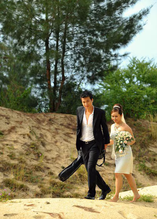 Sau 7 năm hẹn hò, Anh Đức và bạn gái quyết định tiến tới hôn nhân. Tính đến nay, cả hai đã có 8 năm chung sống. Ảnh: FBNV