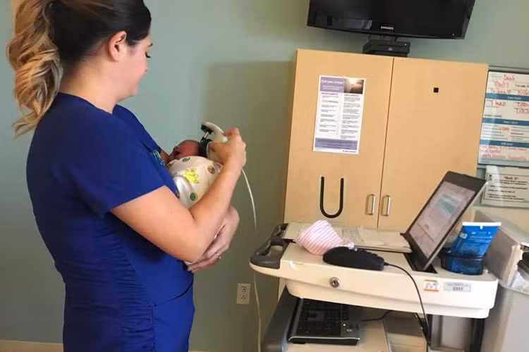 Trên trang cá nhân, Vy Oanh nhận được rất nhiều lời chúc mừng từ bạn bè, đồng nghiệp và người hâm mộ.