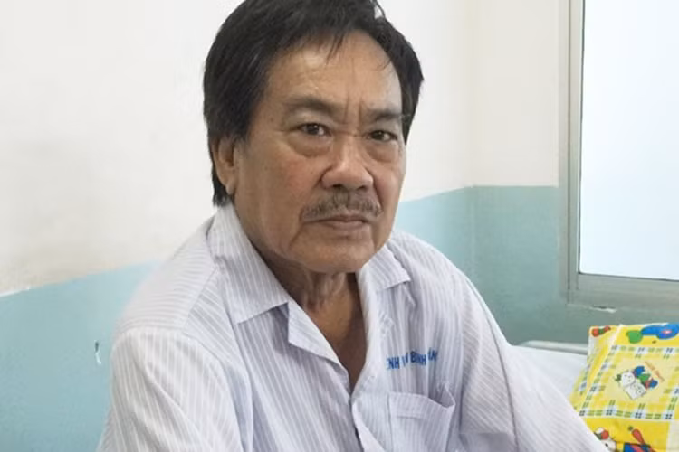 Dù chịu nhiều đau đớn nhưng tác giả “Tình cây và đất” luôn cố gắng giữ tinh thần lạc quan để chống chọi với bệnh tật bởi ông cho rằng tâm lý rất quan trọng. Ảnh: Thế giới gia đình