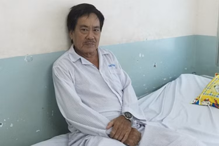 Tháng 8/2015, nhạc sĩ Tô Thanh Tùng mắc bệnh ung thư tuyến tiền liệt. Trước đó vài tháng, ông cảm thấy cơ thể có dấu hiệu mệt mỏi và thường xuyên đau nhức. Ảnh: Zing