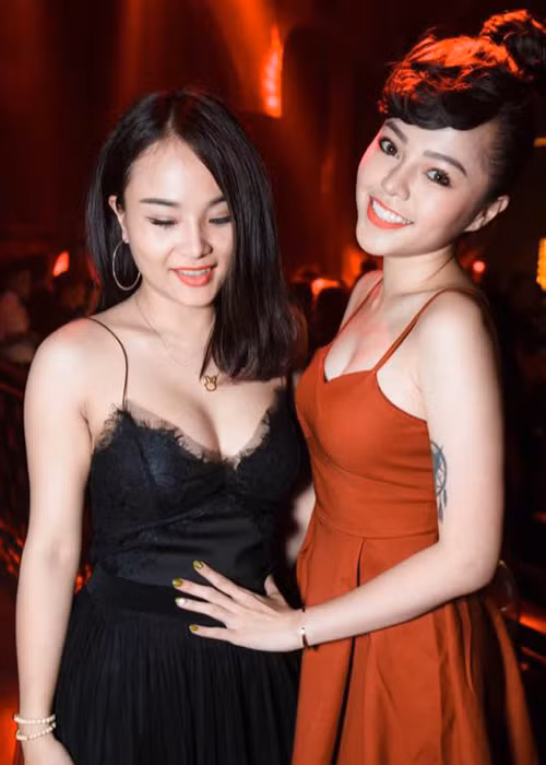 Chia sẻ hình ảnh bên một người bạn, bạn gái 9x của Anh Dũng khẳng định cô đang thuộc hội độc thân.