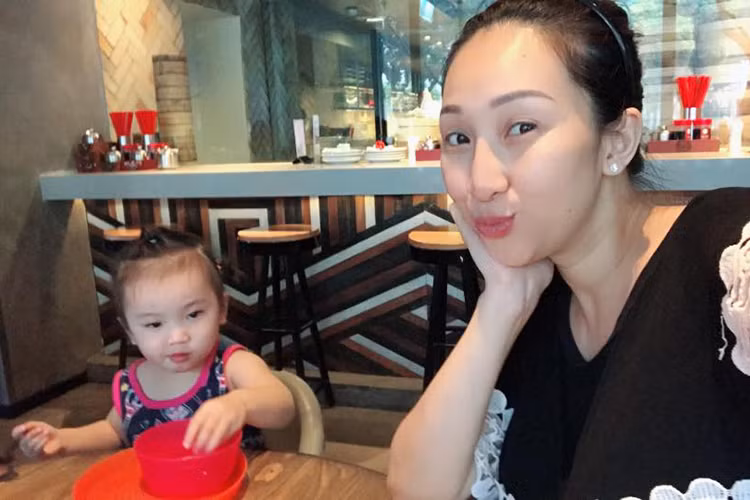 Lều Phương Anh cho hay cô chưa bao giờ tưởng tượng được Đức Phúc sẽ thay đổi ngoại mục như vậy. “Em sẽ gia nhập tập đoàn FC của bạn Phúc nha vì bạn ấy đã khiến em có động lực muốn đi làm đẹp”, nữ ca sĩ viết. Ảnh: FBNV