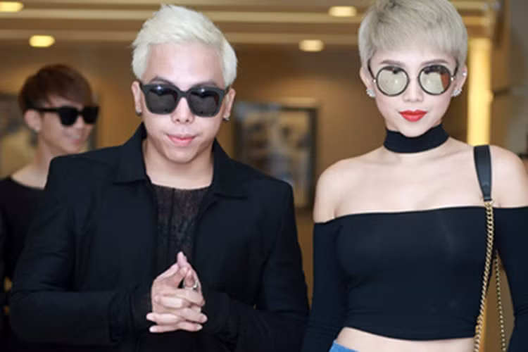 Hình ảnh Tóc Tiên và Hoàng Touliver diện đồ cá tính khi cùng dự sự kiện.