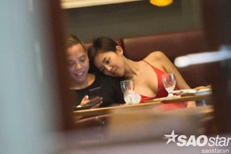 Nhiều nguồn tin cho biết, Tóc Tiên hẹn hò DJ Hoàng Touliver sau chương trình The Remix - Hòa âm ánh sáng 2015. "Phù thủy âm thanh Hà thành" vốn trong team của Tóc Tiên. Ảnh: Saostar