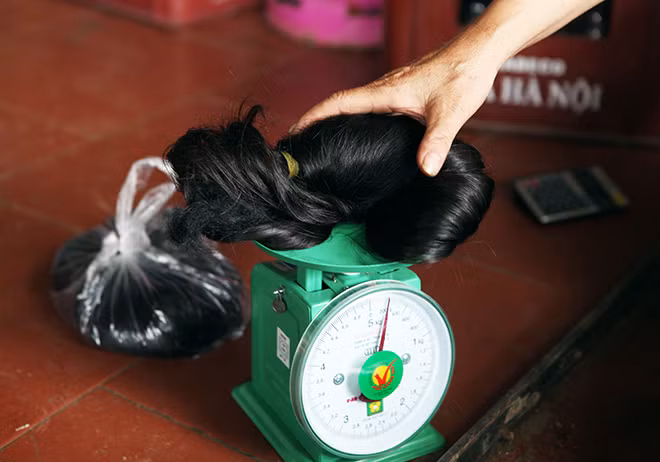 Di xe may xuyen Dong Duong, mua toc ca thien ha-Hinh-5