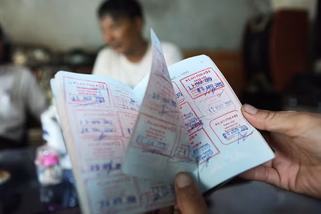 Di xe may xuyen Dong Duong, mua toc ca thien ha-Hinh-3