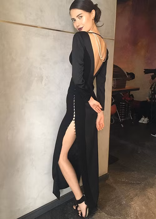 “Là một người mẫu, tôi biết góc ảnh đẹp và tự nhiên nhất của tôi cũng như biết tạo dáng trước ống kính”, Mareeya chia sẻ.