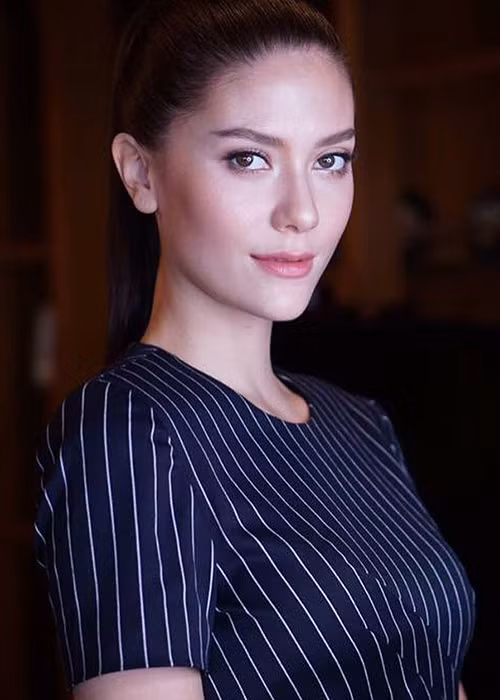 Trở thành tân hoa hậu, người đẹp mang 2 dòng máu Thái - Thụy Điển sẽ tham gia cuộc thi Hoa hậu Hoàn vũ Thế giới 2017.