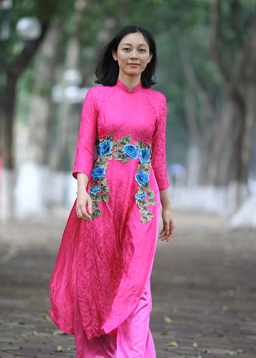 Hoàng Thu Hường quyết định chia tay Nhà hát Tuổi trẻ sau 3 năm gắn bó vì cảm thấy có đất để phát triển khi lúc đó chính kịch không được ưa chuộng bằng hài kịch. Ảnh: FBNV